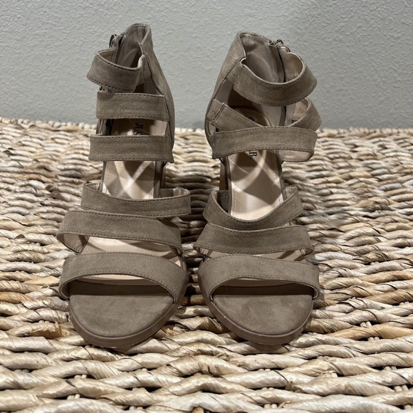 Just fab shoes women’s size 10 UK 8 EU 41 Tan Faux Suede Strapppy Wood Heel - Picture 3 of 12